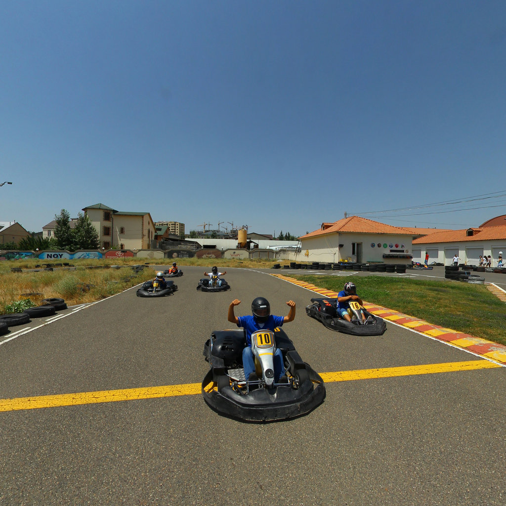Play city karting track finish 360 Stories